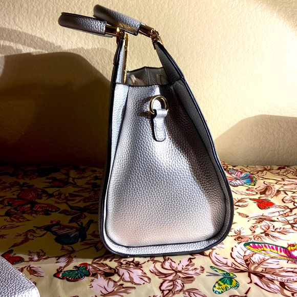 beautiful handbag - Picture 2 of 7